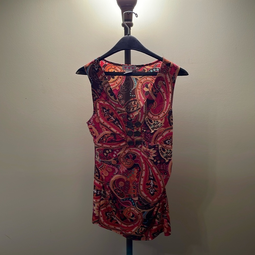Women’s floral sleeveless top in size large